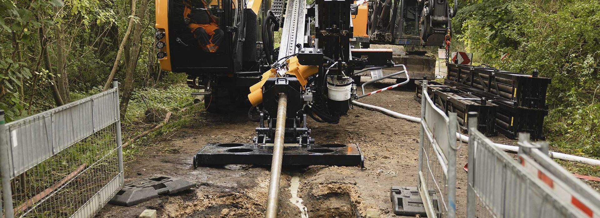 Moderne Bohrtechnik für Kabel und Verrohrungen